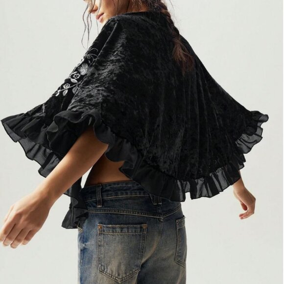 BOUTIQUE CRUSHED VELOUR EMBROIDERED AND RUFFLE TRIM CAPELET - Picture 3 of 10